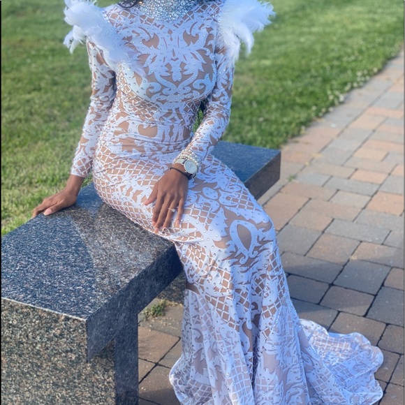 Formal dress size:s/m condition it still looks like it’s never been touched. - Picture 2 of 3